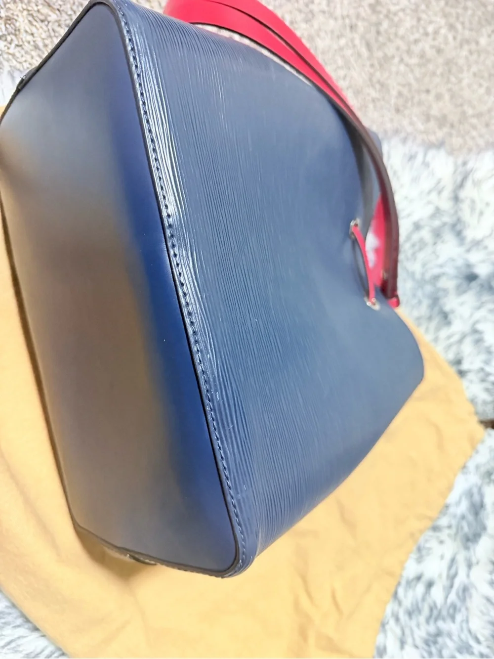 Louis Vuitton NeoNoe BB epi leather navy/red bucket bag